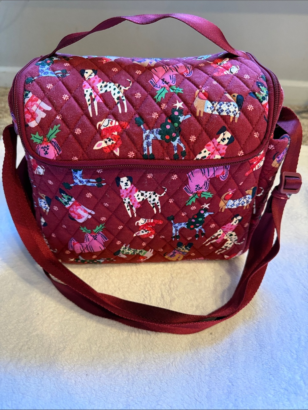 Vera Bradley  Burgundy Holiday Dog Print Lunchbox